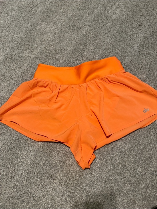 ALO Yoga Pants - ALO Satsuma Breeze Victory Running Shorts